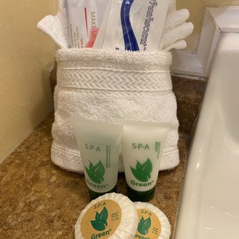 Farmhouse Paso - Bath amenities - Hotels Near Me - Paso Robles, California Farmhouse Paso - Bath amenities - Hotels Near Me - Paso Robles, California