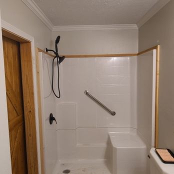JE Remodeling and Repairs - Bathroom I remodeled and added a barn door to going into the bedroom - Carpenters Near Me JE Remodeling and Repairs - Bathroom I remodeled and added a barn door to going into the bedroom - Carpenters Near Me
