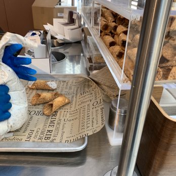 Eataly Boston - Cannoli Cart! - Pizza Near Me - Boston, Massachusetts