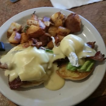Bill's Cafe - California Benedict, hold the tomatoes... - American Near Me - San Jose, California