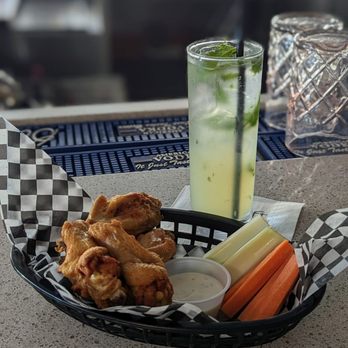 Aloft by Marriott Mountain View - Chicken wings and virgin mojito. - Hotels Near Me - Mountain View, California