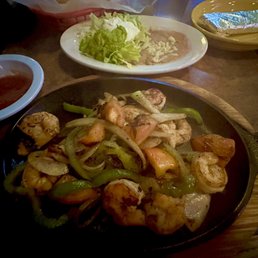 Lunch serving of shrimp fajitas Lunch serving of shrimp fajitas