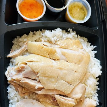 Savoy Kitchen - Hainan Chicken Rice (dark meet +1$) - Asian Fusion Near Me - Alhambra, California Savoy Kitchen - Hainan Chicken Rice (dark meet +1$) - Asian Fusion Near Me - Alhambra, California