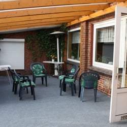 Gasthof Voß - Auf der Veranda gabs keine Tischemehr, alle im Garten.....