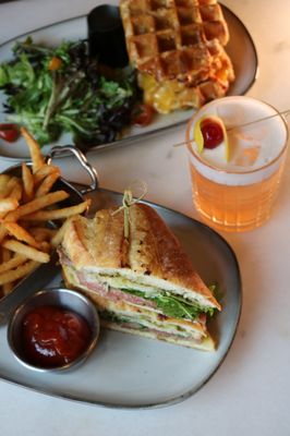 SAINT RESTAURANT BAR & SPEAKEASY by null