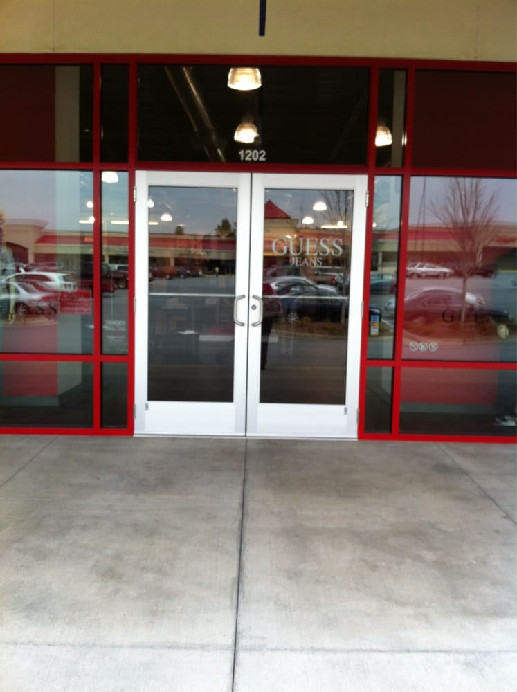 GUESS Updated June 2024 800 Steven B Tanger Blvd, Commerce,