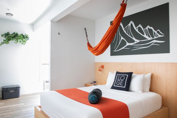 LOGE Leavenworth Downtown by null