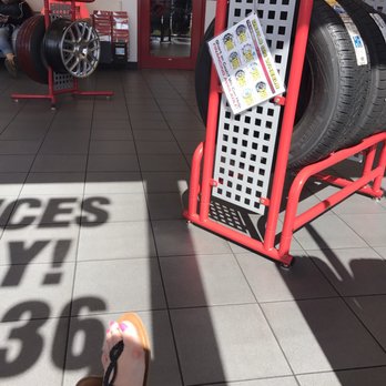 Discount Tire - Nice clean and bright waiting area. - Tires Near Me - Orlando, Florida Discount Tire - Nice clean and bright waiting area. - Tires Near Me - Orlando, Florida