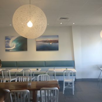 Bogart's Cafe - Decor - Breakfast & Brunch Near Me - Honolulu, Hawaii