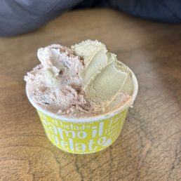 Half chocolate hazelnut Half pistachio Small size Half chocolate hazelnut Half pistachio Small size
