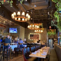 The Urbana Lodge - Beautiful interior!