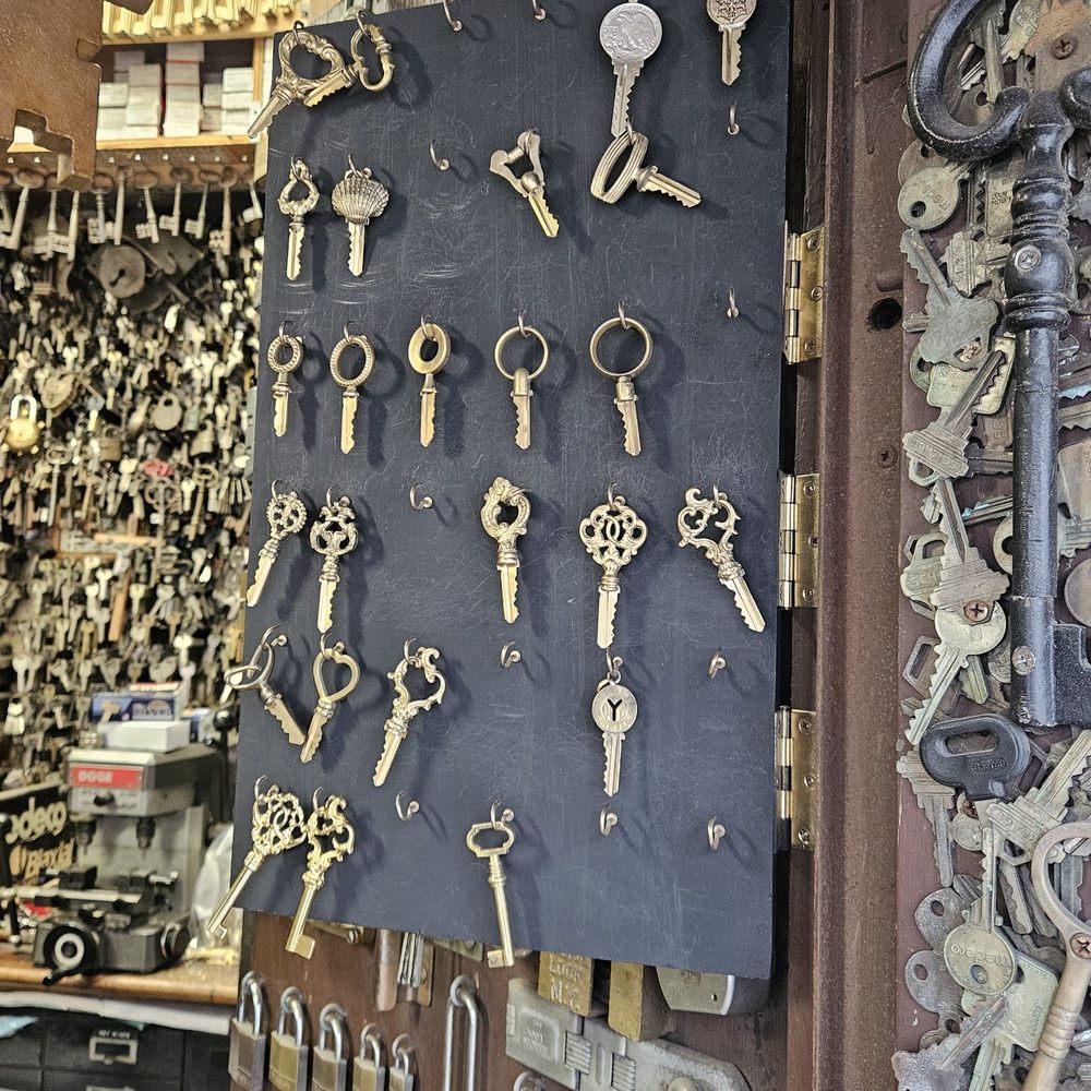 Greenwich Locksmiths - Keys & Locksmiths Near Me - New York, New York Greenwich Locksmiths - Keys & Locksmiths Near Me - New York, New York