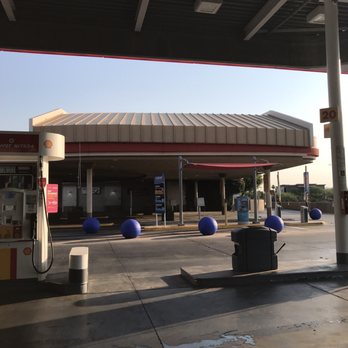 Jacksons - Looking towards adjoining car wash - Gas Stations Near Me - Phoenix, Arizona