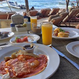 A fine breakfast on the beach! My ranchero and eggs Benedict in the back there. The view and the breakfast were just right.
