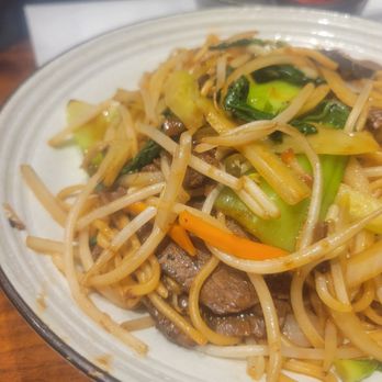 Kungfu Kitchen - Stir fry noodle w/ beef - Dim Sum Near Me - Orlando, Florida