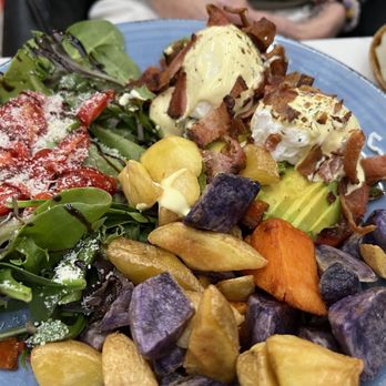Ramona's Kitchen - Avocado and Grilled Tomato Benny - Breakfast & Brunch Near Me - Toronto, Ontario