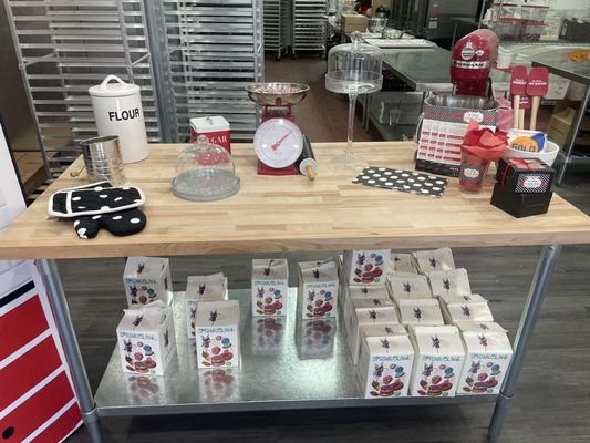 CurlyTop Baker by null