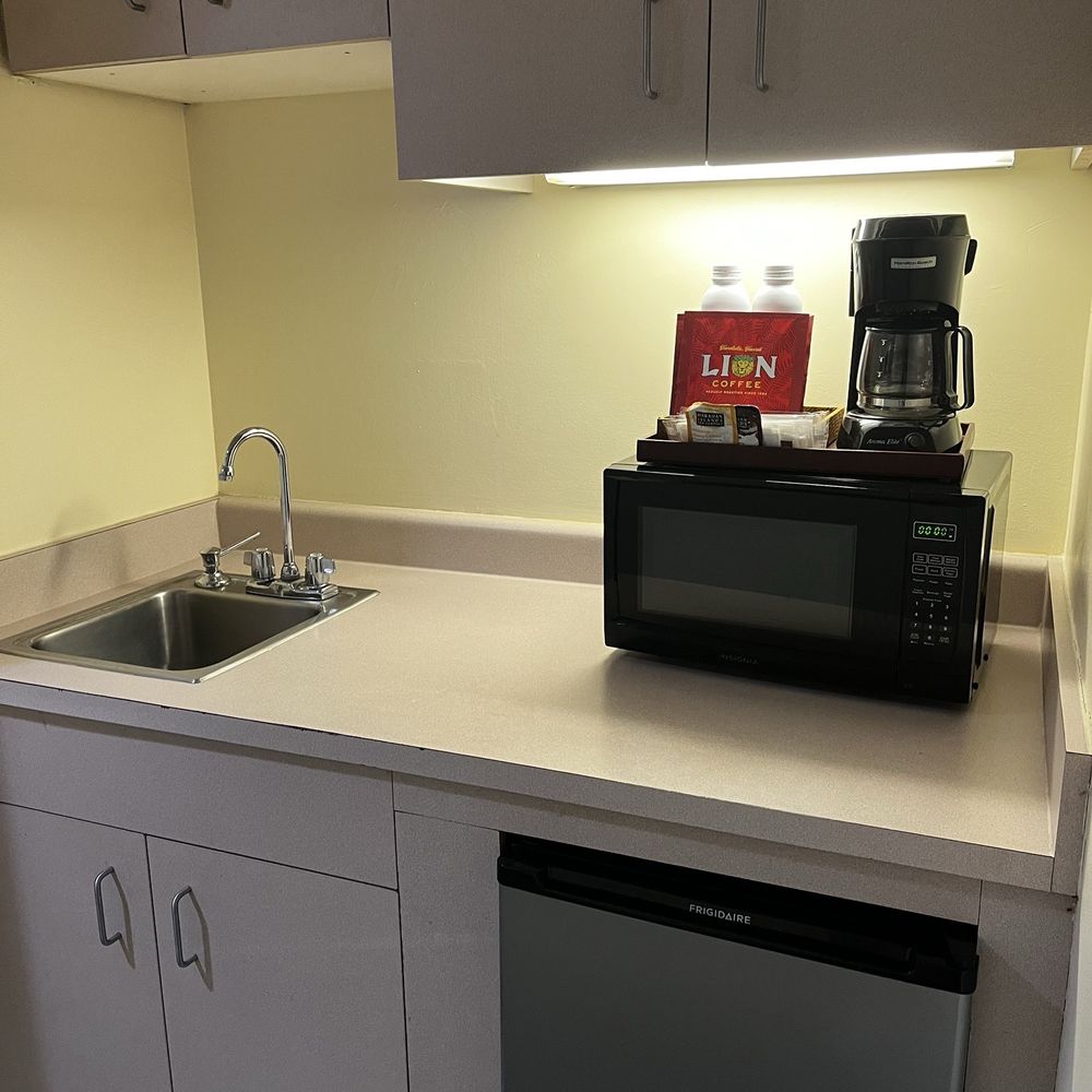 Waikiki Malia - Nice little kitchen area but nothing to clean up with - Hotels Near Me - Honolulu, Hawaii