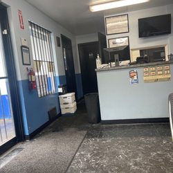 Point S Affordable Tire and Service - Lobby