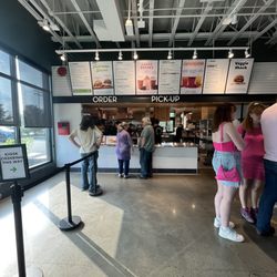 Shake Shack Montgomeryville - Wait in line to order , no one was picking up at the counter it was all being walked out to you!