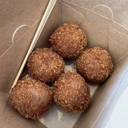 S06. Golden Egg Yolk Taro Ball (5pcs) S06. Golden Egg Yolk Taro Ball (5pcs)