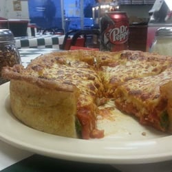 Que Pizza Ricco - Why go to Chicago when a Little Chicago has come to you.