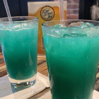Dew Drop Inn - Frostbite drink - Bars Near Me - Derby, Connecticut