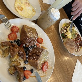 Broken Yolk Cafe - Breakfast & Brunch Near Me - Rancho Cucamonga, California Broken Yolk Cafe - Breakfast & Brunch Near Me - Rancho Cucamonga, California