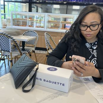 Paris Baguette - sitting area - Bakeries Near Me - Owings Mills, Maryland