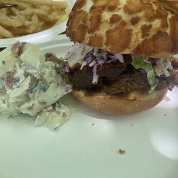 V Sattui Winery - Short ribs sandwich - Wineries Near Me - Saint Helena, California V Sattui Winery - Short ribs sandwich - Wineries Near Me - Saint Helena, California