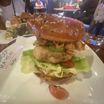 Gordon Ramsay Burger Las Vegas - Chicken burger - Burgers Near Me - Las Vegas, Nevada Gordon Ramsay Burger Las Vegas - Chicken burger - Burgers Near Me - Las Vegas, Nevada