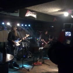 Muldoons Saloon - Tri- Maris at Musdoon's Saloon