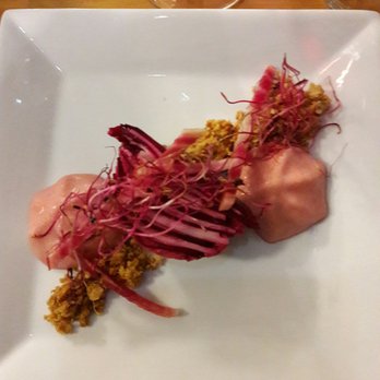 L'Entrepotes - Betterave et fromage brebis, crumble parmesan et mousse vinaigre de xérès - Tapas/Small Plates Near Me - Toulouse, 31