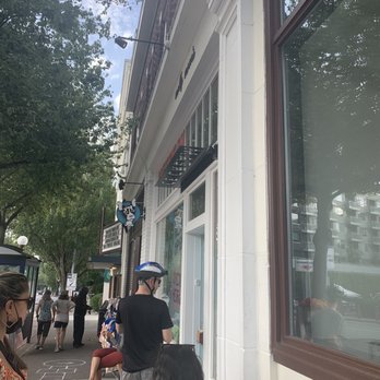 Molly Moon's Homemade Ice Cream - Order at the window - Ice Cream & Frozen Yogurt Near Me - Seattle, Washington Molly Moon's Homemade Ice Cream - Order at the window - Ice Cream & Frozen Yogurt Near Me - Seattle, Washington