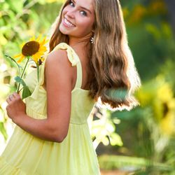 Portraits by Alex - Sunflower senior session