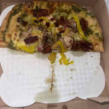 Mellow Mushroom Brandon - Maui Wowie....Jerk chicken, peso sauce bacon, pineapple, ham and bell pepper! Yum! - Pizza Near Me - Brandon, Florida Mellow Mushroom Brandon - Maui Wowie....Jerk chicken, peso sauce bacon, pineapple, ham and bell pepper! Yum! - Pizza Near Me - Brandon, Florida