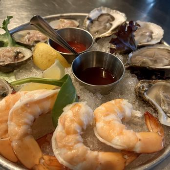 Off The Hook Raw Bar & Grill - raw bar sampler local clams, oysters, cocktail shrimp - Seafood Near Me - Astoria, New York
