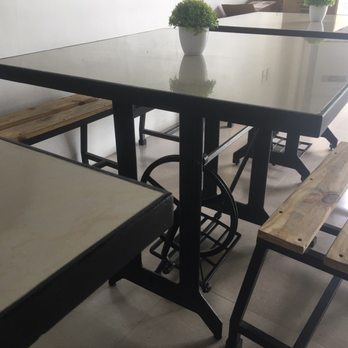Mang Cha-a - Interesting tables, looks like they used the base of an old fashioned foot powered sewing machine. - Bubble Tea Near Me - Angeles, PAM