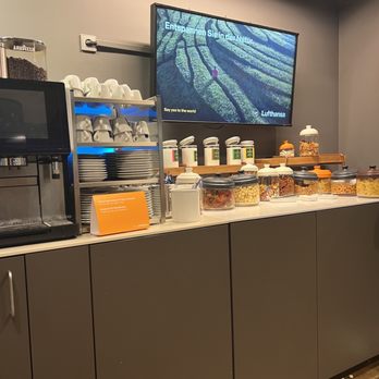 Lufthansa Business Lounge Non-Schengen - Airport Lounges Near Me - Munich, BY