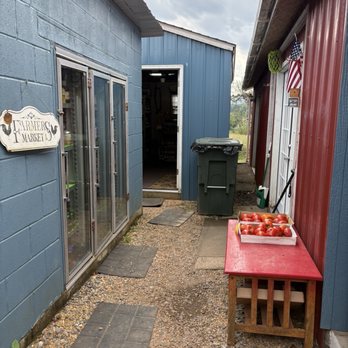 Roy's Orchard - Products are in 3 structures - Farmers Market Near Me - Sperryville, Virginia Roy's Orchard - Products are in 3 structures - Farmers Market Near Me - Sperryville, Virginia