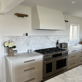 Nicolls Design Build - a kitchen with a marble countertop - General Contractors Near Me - Coronado, California Nicolls Design Build - a kitchen with a marble countertop - General Contractors Near Me - Coronado, California