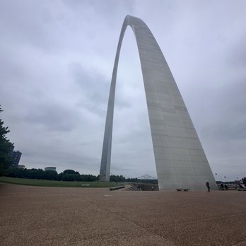 Gateway Arch - Landmarks & Historical Buildings Near Me - St. Louis, Missouri