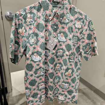 Reyn Spooner - Christmas - Men's Clothing Near Me - Waipahu, Hawaii Reyn Spooner - Christmas - Men's Clothing Near Me - Waipahu, Hawaii