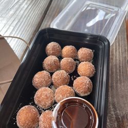 Bar Louie - The Woodlands - Powdered cinnamon, mini donut hose with chocolate oh so good
