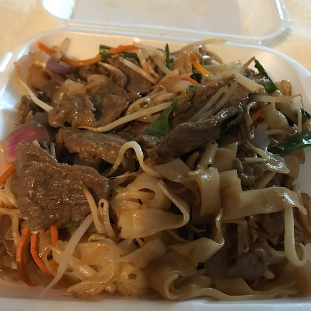 Red Chilli - Beef Chow Fun - Chinese Near Me - Redlands, California Red Chilli - Beef Chow Fun - Chinese Near Me - Redlands, California