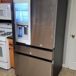 Appliances 4 Less - Bespoke 4-Door French Door Refrigerator (29 cu. ft.) with Beverage Center™ in Stainless Steel