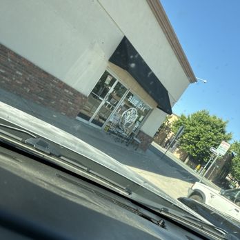 Blue Oak Coffee Roasting - Coffee and donut shop - Coffee Roasteries Near Me - Bakersfield, California