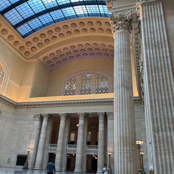 Amtrak - Chicago Union Station - Trains Near Me - Chicago, Illinois