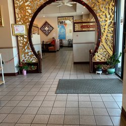 Grand China Restaurant - Entrance to seating area