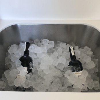 Sauvage Wine Bar and Shop - Chilling of the Wine, 4.10.2021. - Wine Bars Near Me - Phoenix, Arizona